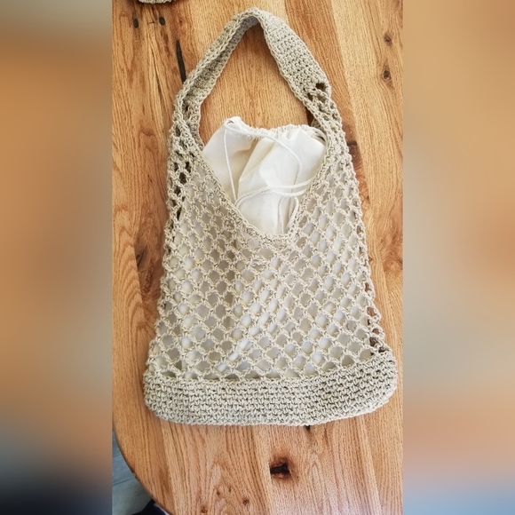 New reusable shopping Net bag crocheted in a unique pineapple fiber. - Picture 3 of 4